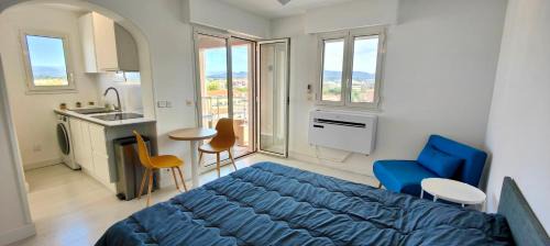 Frejus Plage Appartement | Lovely studio with balcony - near the beach