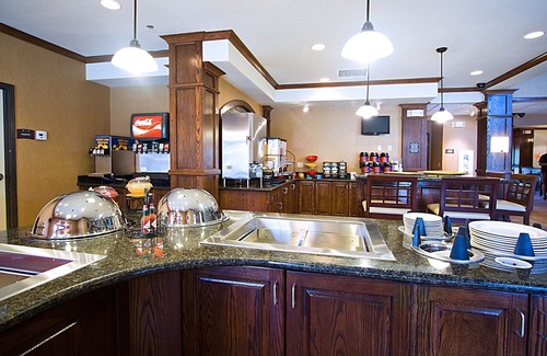 West Valley City Appartement | Lovely Suite! Free Breakfast Buffet. Pool, Hot Tub & Waterslide Access. Close to Salt Palace Convention Center!