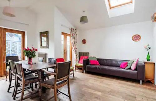 Wandsworth Maison | Lovely Three Bedroomed House, Parking 2 Cars