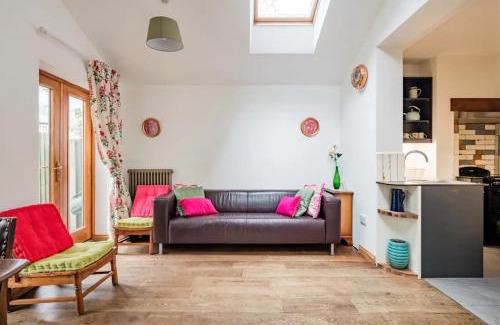 Wandsworth Maison | Lovely Three Bedroomed House, Parking 2 Cars