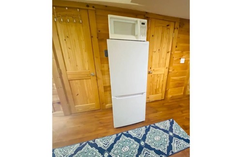 Laurel Cabine | “Lovely Tree”Bunk House&Pool@The House on the Hill