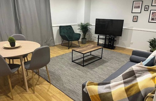 Custom House Appartement | Lovely two bedroom duplex apartment with parking