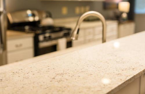 Conneaut Lakeshore Lit Et Petit-Déjeuner | Lovely, Two Bedroom Apartment with tons of space