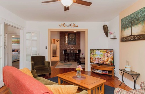 Jersey City Appartement | Lovely Victorian Home. Bed & Breakfast Type Living