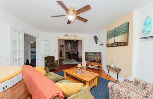 Jersey City Appartement | Lovely Victorian Home. Bed & Breakfast Type Living