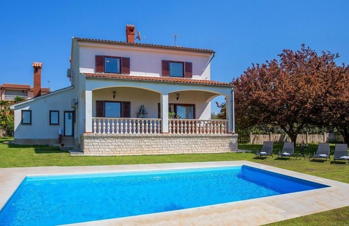 Kukci Cottage | Villa spacieuse à Kukci avec piscine