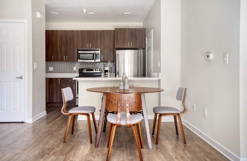 Contra Costa Centre Appartement | Lovely Walnut Creek 2BR w/ Pool, Gym & W/D, close to BART, by Blueground