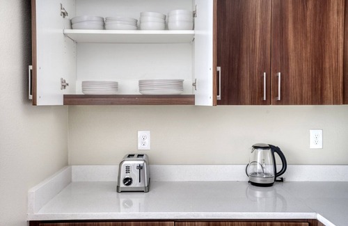 Contra Costa Centre Appartement | Lovely Walnut Creek 2BR w/ Pool, Gym & W/D, close to BART, by Blueground