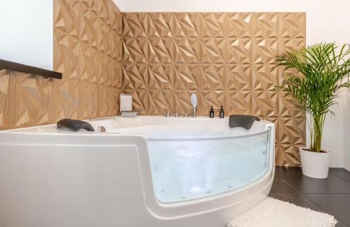 Flemalle Appartement | LoveRoom avec balnéo privative