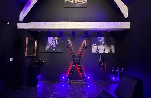 Douchy-les-Mines Hôtel | Loveroom de luxe - Thème 50 nuances de grey maison privative spa insolite