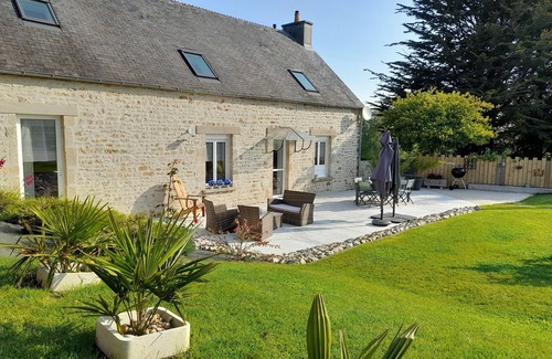 Saint-Marcouf Maison | Lovers' Weekend with Jacuzzi. In the heart of the Cotentin region in Manche.