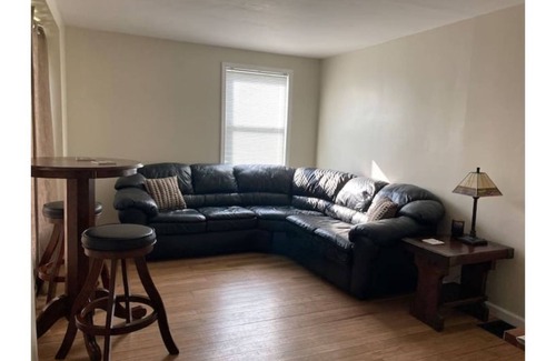 Coraopolis Maison | Lovin’ the Location - PIT Airport- Downtown - RMU