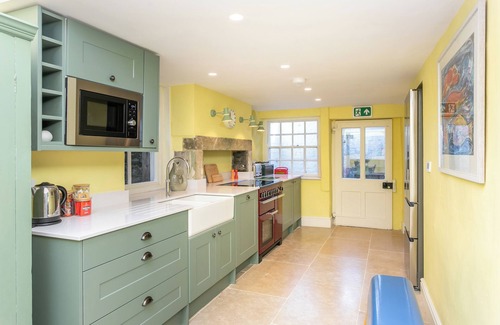 Skipton Maison | Lovingly converted cottage sleeping 10 guests