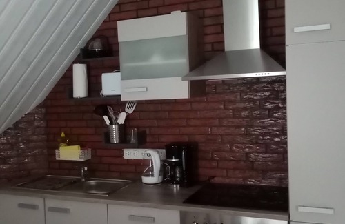 Friedeburg Appartement | Appartement nouvellement meublé accueille les petits et les grands invités. Les chiens sont les bienvenus