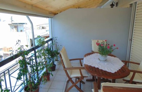 Galatsi Maison | Lovingly restored apartment