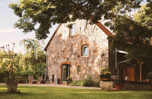 Klosterdorf Maison | Lovingly restored fieldstone barn with fireplace and woodchip heating.