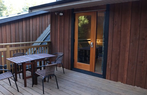 Salt Spring Island Maison | Spectacular Home in the Forest: Trailhead Annex