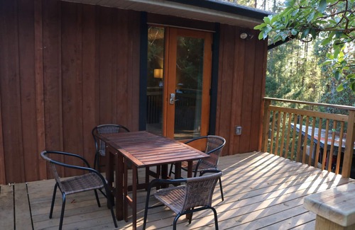 Salt Spring Island Maison | Spectacular Home in the Forest: Trailhead Annex