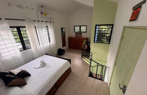 Unitedville Cabine | Lower Dover Jungle Lodge & Maya Ruins