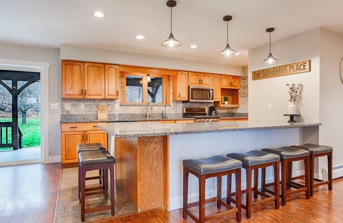 Lodi Maison | Lower Lake Retreat: Pet Friendly + Hot Tub + Game Room!