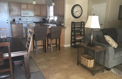Palm Valley Copropriété | Lower Level Condominium, 2 Bedroom, 2 Bath, Tennis, Pool, Jacuzzi,