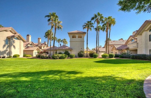 Palm Valley Copropriété | Lower Level Condominium, 2 Bedroom, 2 Bath, Tennis, Pool, Jacuzzi,