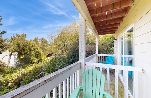 Lincoln City Appartement | Studio de niveau inférieur, adapté aux chiens avec vue sur l'océan - à pied de la plage!