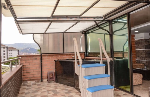Astorga Appartement | Balcon inférieur Penthouse avec Hot Tub AC