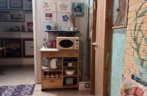 Tamar Lit Et Petit-Déjeuner | Lowest Place on Earth B&B Private Cosy Double Room Shared Bathroom and Kitchen