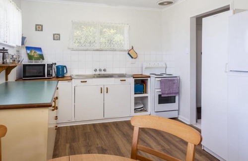 Bongaree Maison | Lowset, pet friendly cottage - Sunset Ave, Bongaree