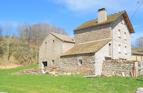 Rieutort-de-Randon Maison | Lozère Rieutort quiet gite on the edge of a small hamlet, near a stream