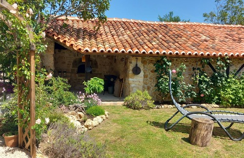 Lussas-et-Nontronneau Maison | LPC Dordogne Holidays - Couples retreat oozing character in an idyllic setting