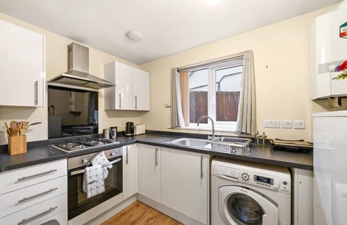 Luton Appartement | LT Properties Lovely Studio Apartment