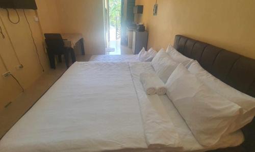 Lucena Appartement | Lucena Meg's Studio Apmnt Deluxe rm-Near SM-Wifi
