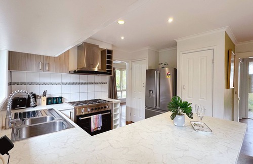 Frankston Maison | Lucerne Escape/12min to Beach/4Bedroom/Workplace