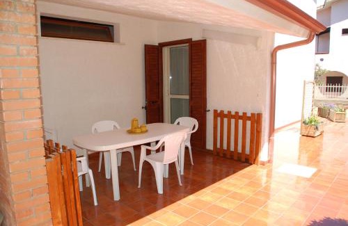 Porto Pino Maison | Lucia Holiday House Porto Pino