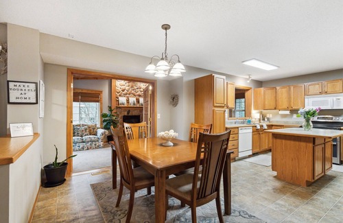 Shakopee Maison | Lucky Loon Family Lodge