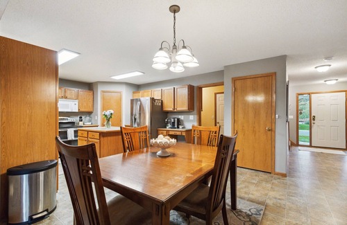 Shakopee Maison | Lucky Loon Family Lodge