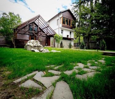 Poiana Tapului Chalet De Ski | Lucomi Chalet - For groups - 5 bedrooms