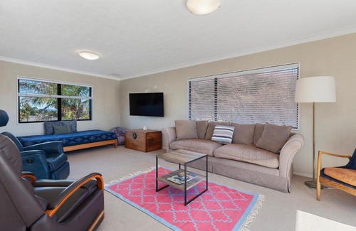 Mount Maunganui Maison | Lucy's House by the Beach - Mount Maunganui Holiday Home
