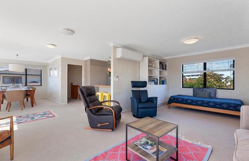 Mount Maunganui Maison | Lucy's House by the Beach - Mount Maunganui Holiday Home