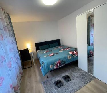 Ruesselsheim Maison | Luis Zimmer Wohnung Rüsselsheim O1