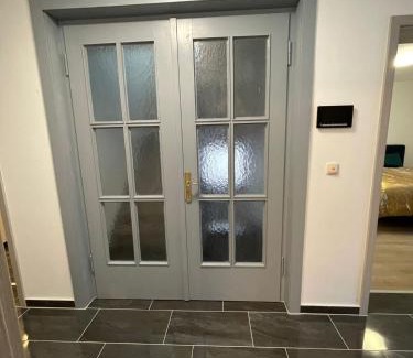 Ruesselsheim Maison | Luis Zimmer Wohnung Rüsselsheim O1