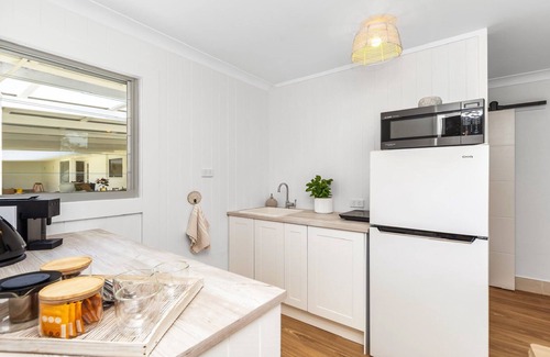 Gloucester Appartement | LUJO STUDIO - Elegant & modern studio - Retreat in Gloucester Tranquil Rural Escape with Pool & Views
