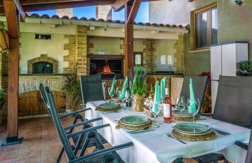 Cehegin Chalet De Ski | Lujosa Casa Rural el Altico con barbacoa, chimenea y zona infantil