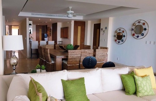 Boulevard Barra Vieja Appartement | Lujoso Departamento en frente de la playa / Grand appartement en face de la plage