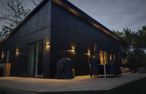 Kaldred Maison | Luksuriøst Sommerhus med Stor Have i Kaldred
