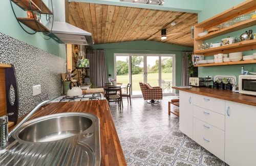 Congresbury Cottage | LULU LOGS, pet friendly, character holiday cottage in Congresbury