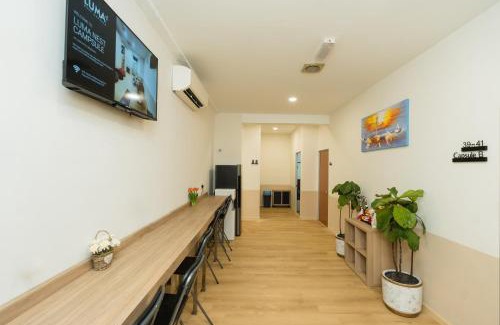 Kampung Paroi Hôtel | LumaNest Senawang