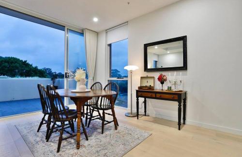 Leichhardt Appartement | Lumière Sanctuary - Antique Elegance with Parking